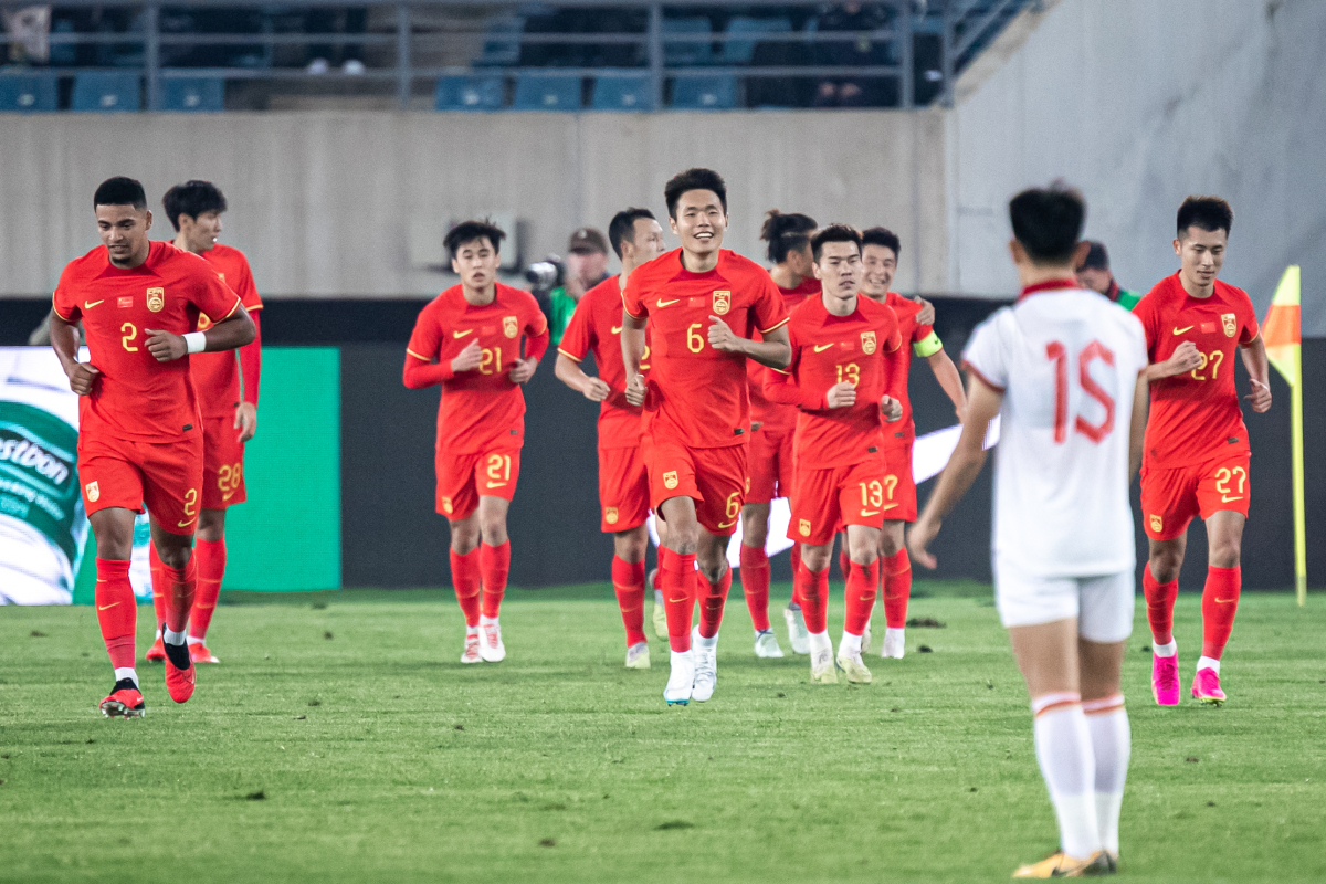 球员们奋勇拼搏，圆满取胜